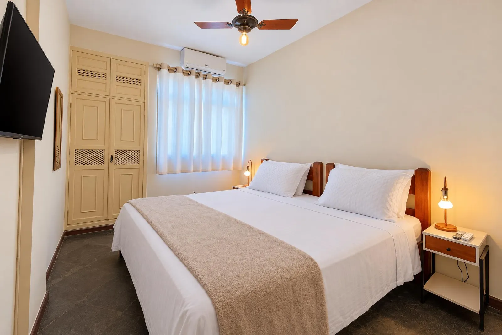 bedroom after AI editing, Glisting