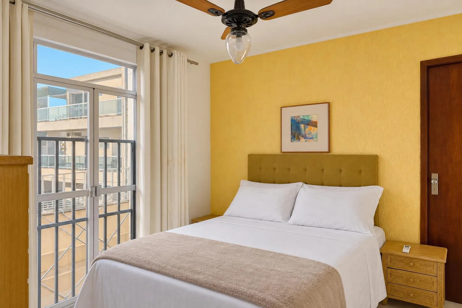 bedroom after AI editing, Glisting